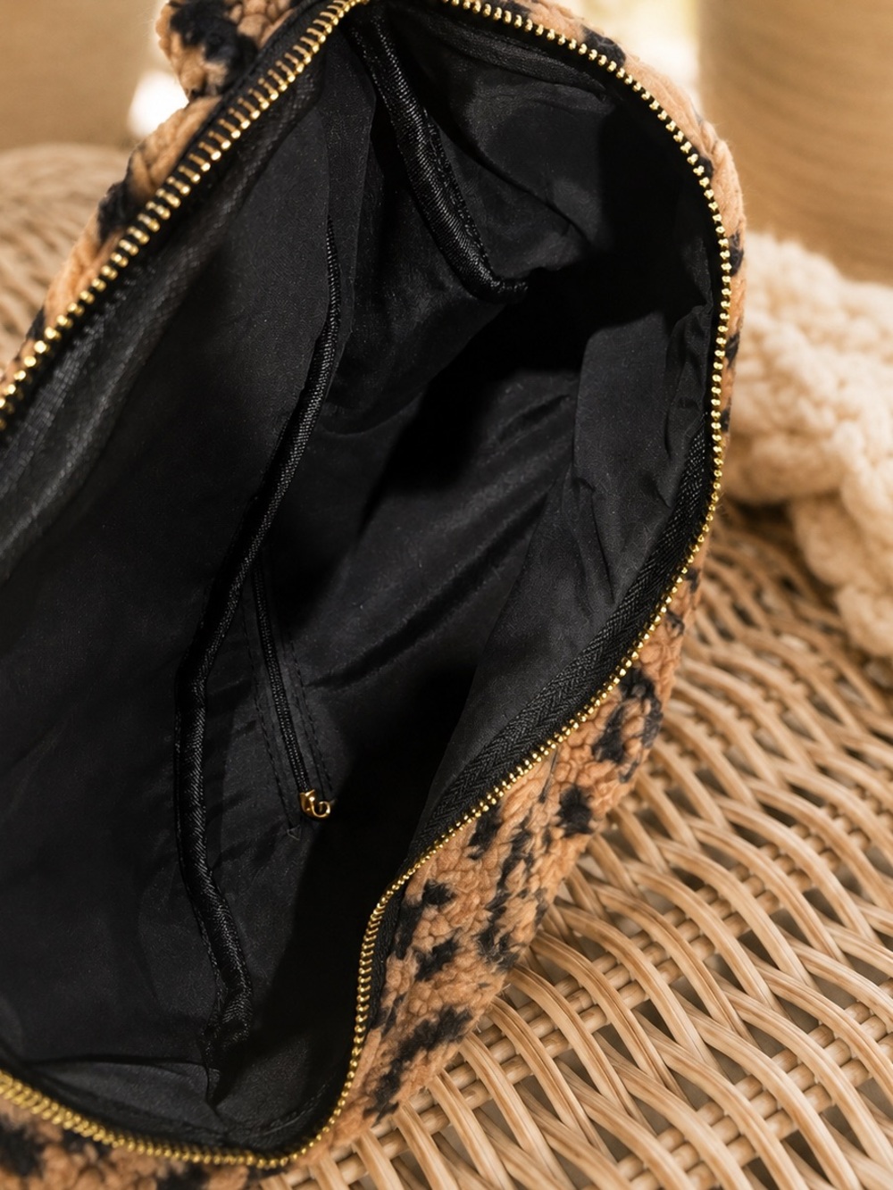 Simply Southern Leopard Sherpa Fanny Pack in Tan & Black (NWT) - Picture 7 of 7